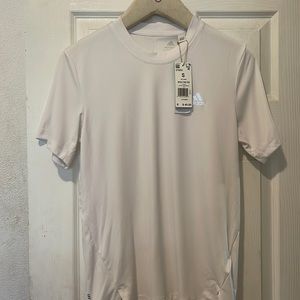 Adidas T shirt. Size S. New .